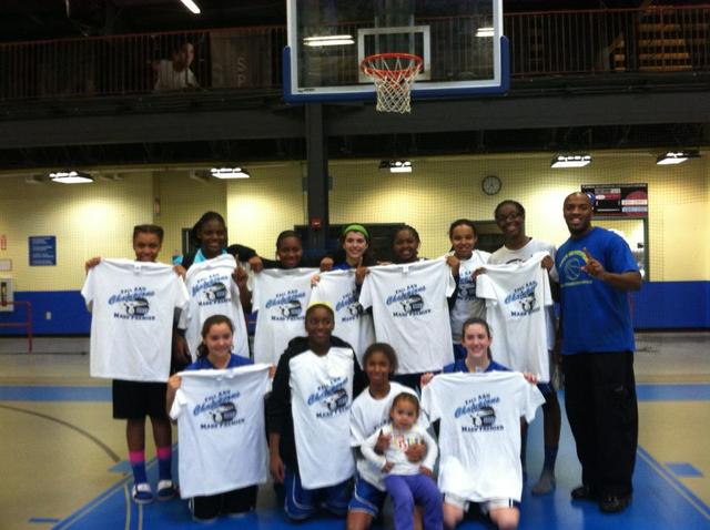 Empecé a jugar en mi equipo de baloncesto, Boston Showstoppers en Septiembre del dos mil doce.