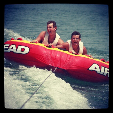 Hace 9 anos que conozco mi amigo Kellan.