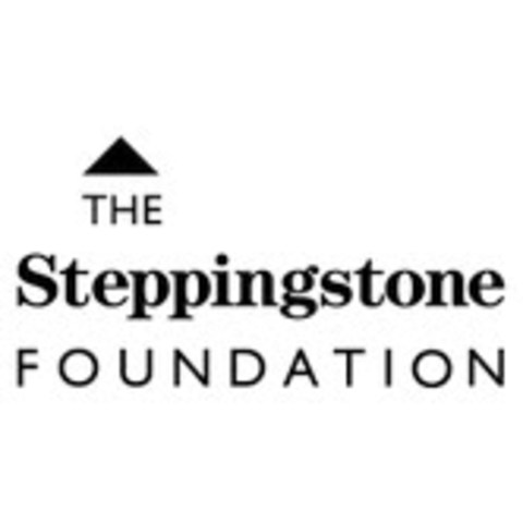 Yo gradué de Steppingstone (Programa en el Verano) en agosto de dos mil diez.