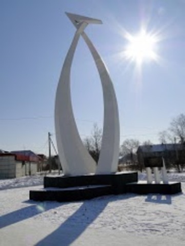 Установлена памятная стела на привокзальной площади в Ружино