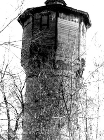 На левом берегу Уссури построена деревянная водонапорная башня