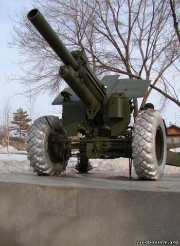 На Площади Славы установлено артиллерийское орудие