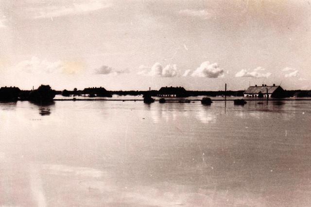 Город пережил большое наводнение, названное в народе "Всемирным потопом"