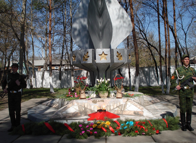 Сооружен монумент "Вечный огонь"
