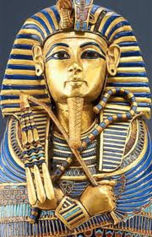 Tutankhamen's reign begins, and he restores the old gods.