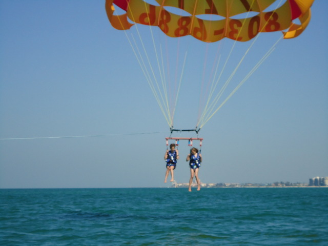 Hace un año que fui Parasailing.