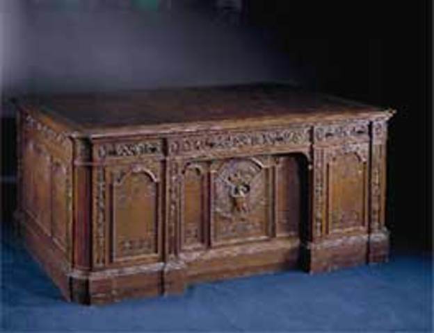 The UK gives the Resolute Desk