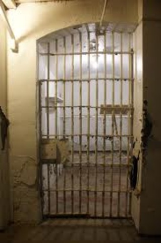 4 people die in prison