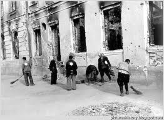Jewish children forced to clean streets