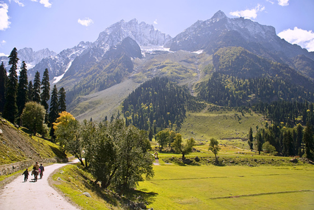 Arrives at monastery in Kashmir