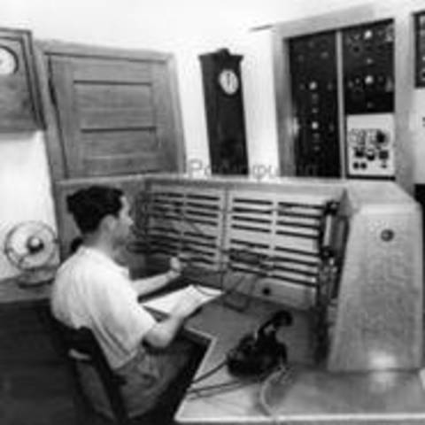 Λειτουργία 1ου ραδιοσταθμού στην Ελλάδα