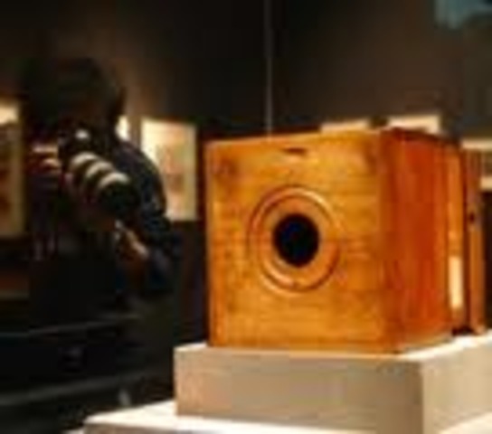 Πρώτη φωτογραφική μηχανή