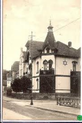 Jewish home must display the "Jewish Star"