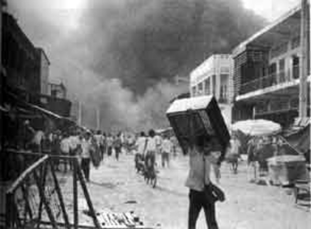 Vietnamese take Phnom Penh