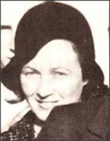 Gladys, Della's daughter, is pregnant.