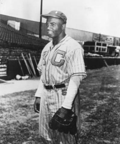 He joined the Kansas City Monarchs of the Negroe Baseball Leagues.