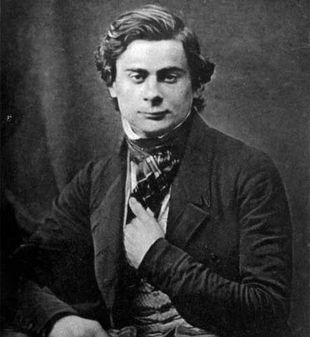 A l'edat de 20 va obtenir el títol en Medicina a la Universitat de Londres, guanyant la medalla d'or per anatomia i fisiologia.