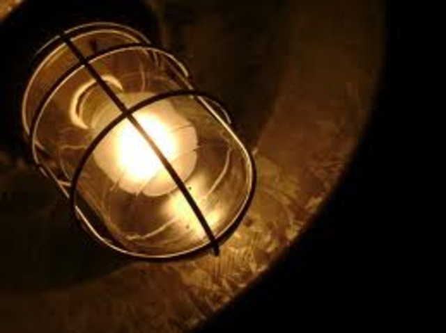 first lightbulb created