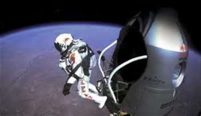 Felix Baumgartner Dives From Stratosphere