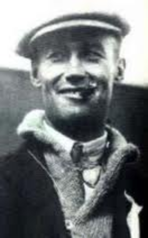 Calbraith Rodgers became the first person to fly across the United States.