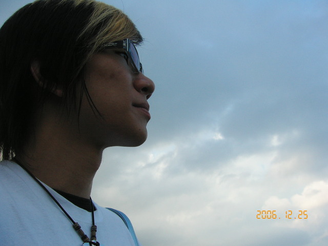 1st的聖誕夜，放縱的旅程中，我們交往了