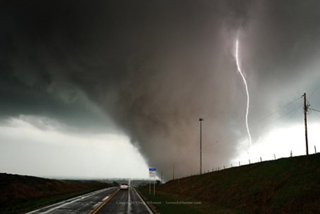 Kansas get hit by  tornado