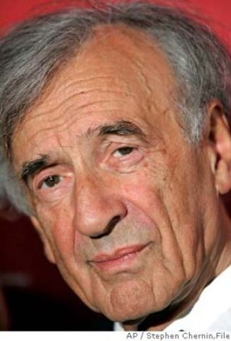 Wiesel Becomes a U.S. Citizen