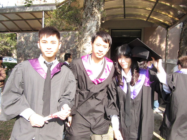 女王也要離開學校了