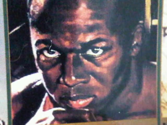 Tenkamenin becomes King of Ghana.