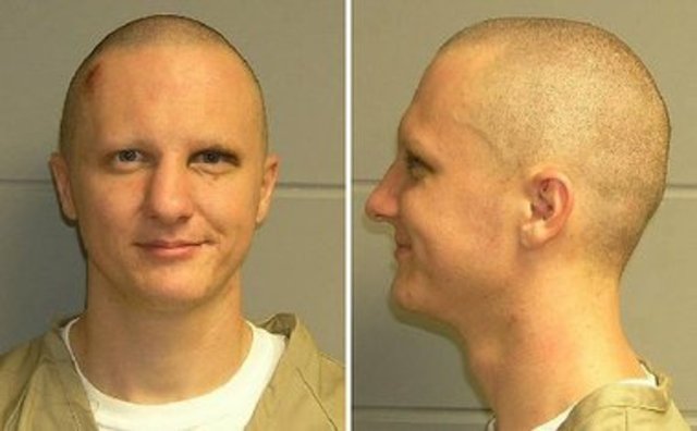 Jarad Lee Loughner kills 18 people outside of a supermarket