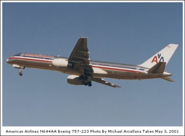 9:25 a.m.: Air traffic controllers inform the US Secret Service as American Airlines Flight 77 approaches Washington D.C.