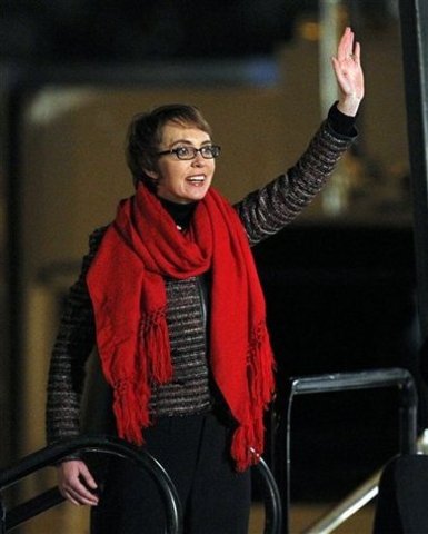 Gabrielle Giffords resigns from Congress