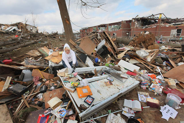 Tornadoes Rip through the United states damaging large areas