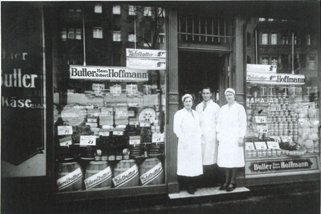 Jews must sell their businesses and real estate and hand over their securities and jewelry to the government at artificially low prices.