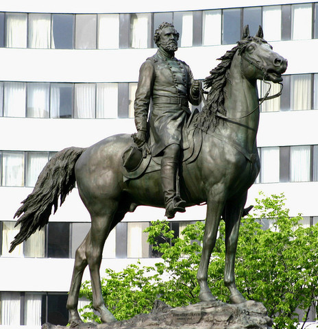 Statue of Thomas on horseback