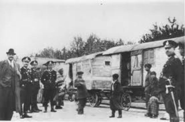 The German government passes a decree requiring the registration of all Gypsies without a fixed address living in Austria; by June 1938, all Gypsy children above the age of 14 have to be fingerprinted. This is a central part of the growing racial definiti