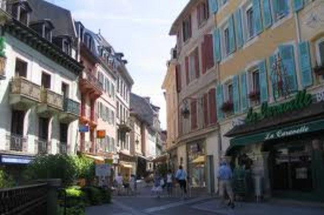 Representatives from thirty-two countries meet at Evian, France, to discuss refugee policies. Most of the countries refuse to let in more Jewish refugees.