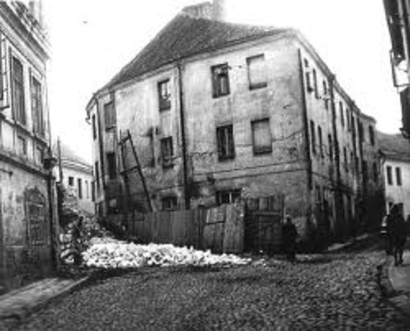 The first Polish ghetto is established.