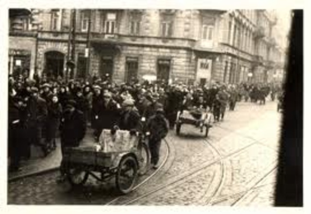 The Warsaw ghetto is established.