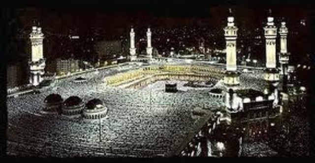 Askia makes a pilgrimage to Mecca