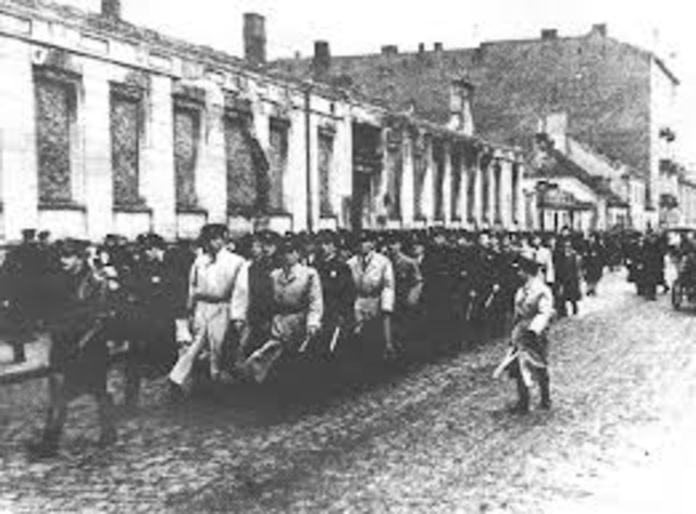 The Warsaw ghetto is established.