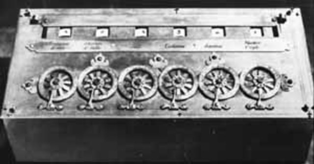 Primer calculador mecánico