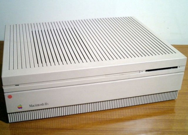 1988 – Macintosh IIx.