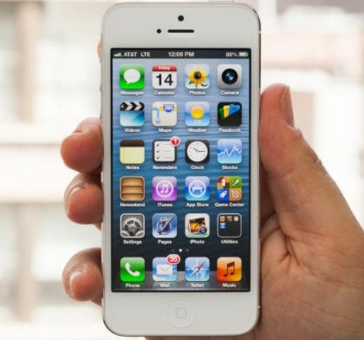 2012 – iPhone 5.
