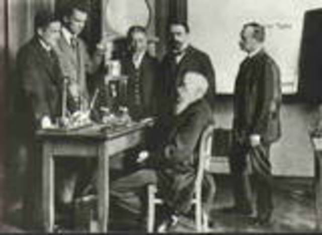 Wilhelm Wundt established the first psychology lab