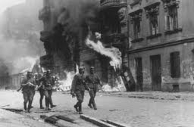 The Warsaw ghetto is established.