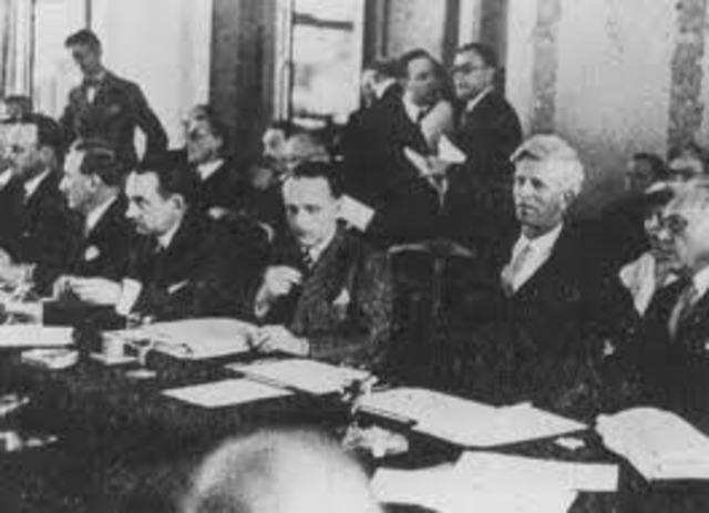 Germany withdraws from the League of Nations.