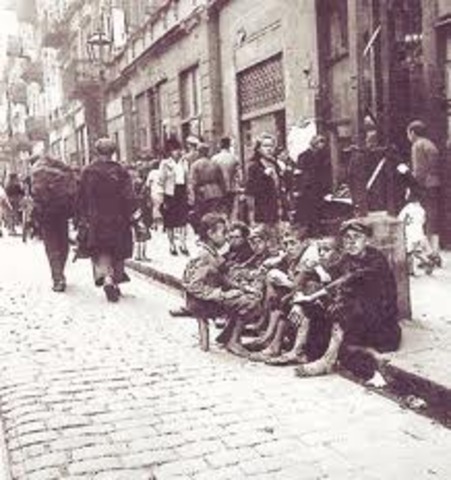 The first Polish ghetto is established.