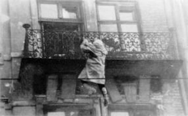 The first Polish ghetto is established.