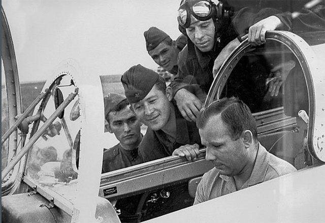 Первый самостоятельный полет на реактивном самолете